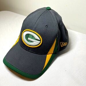New Era Gray and Black 39THIRTY Cap. Green Bay Packers. Medium Large